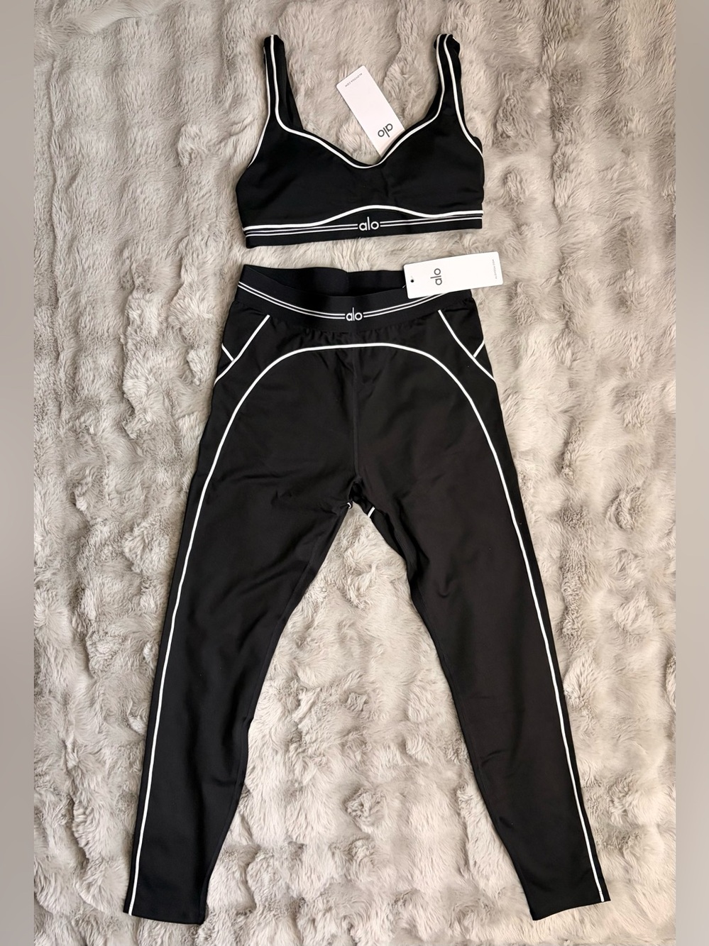 NWT Alo Yoga L Black White Heart Throb Bra Legging Set Pilates